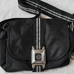 Buckle-Down Womens GM Chevrolet   Black Nylon Crossbody Preowned